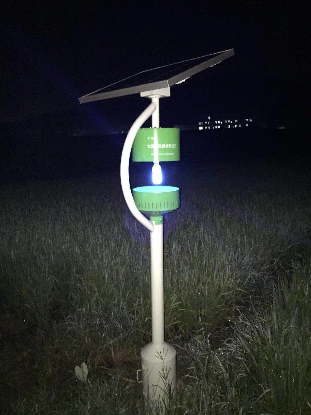 风吸式太阳能杀虫灯