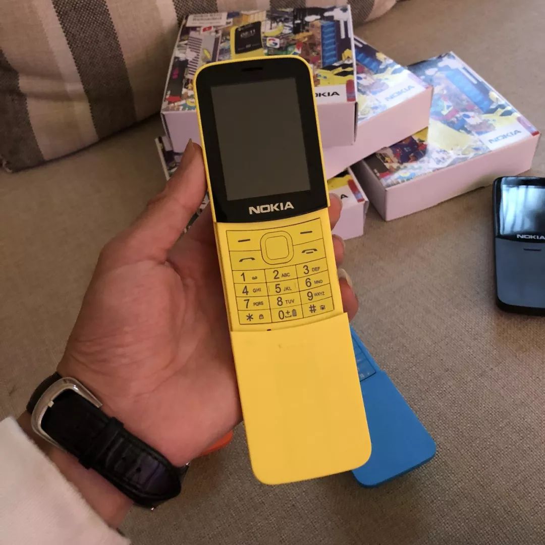 绝世爆款!重温经典!nokia诺基亚8810 爆款香蕉机 震撼来袭!