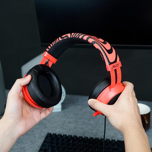 雷蛇 北海巨妖专业版V2 PewDiePie 定制版魔彩红耳机 商品图6