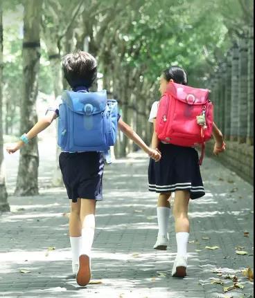 【积分】米兔儿童书包小学生护脊背包儿童包、双肩包 商品图0