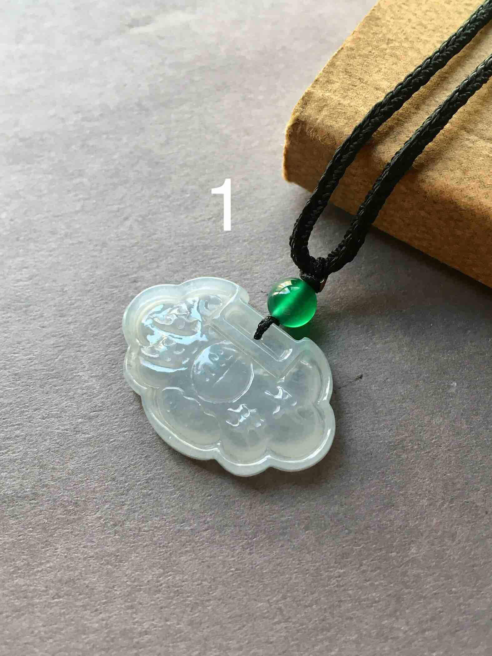 糯种翡翠平安锁