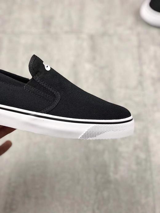 点此购买  Nike Toki Slip Txt 一脚蹬 帆布板鞋 商品图1