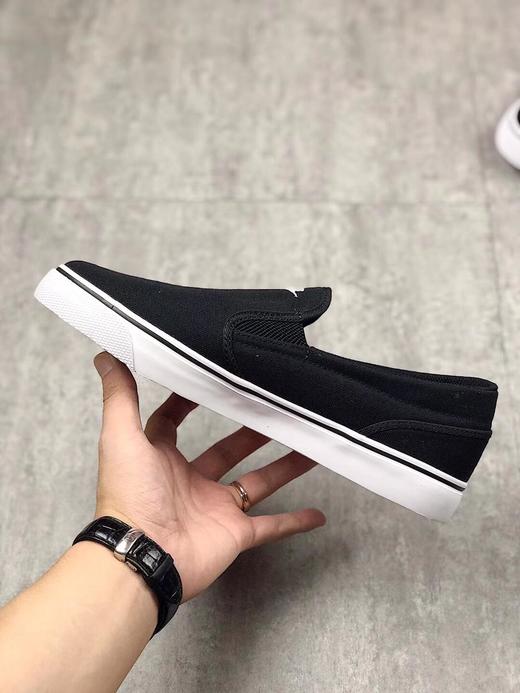 点此购买  Nike Toki Slip Txt 一脚蹬 帆布板鞋 商品图4