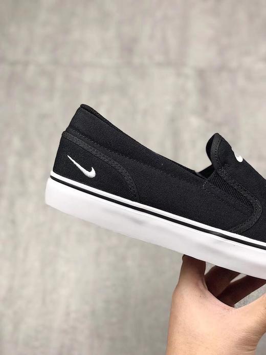 点此购买  Nike Toki Slip Txt 一脚蹬 帆布板鞋 商品图7