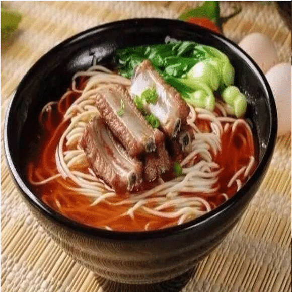 在粤菜中尤为著名,属于家常面食,特点是排骨香酥,面条滑润,料是排骨
