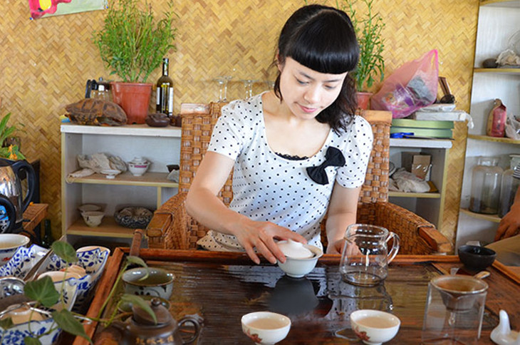 我们可以静静的喝茶聊天,有专业的茶艺老师为您泡茶.