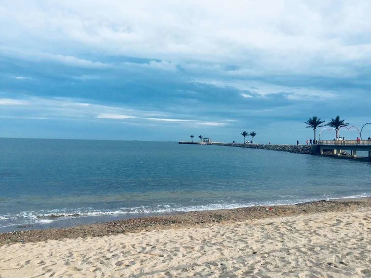 d3:前往东戴河的 【东戴河银泰海滨浴场】东戴河水清沙细,海岸线沙滩