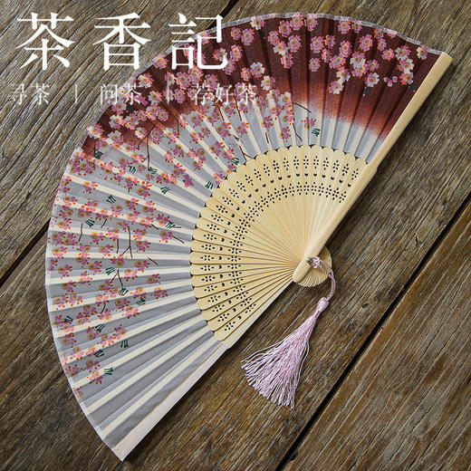 茶香记 古风樱花女扇 仿真丝折叠扇  舞蹈扇 头青竹骨 经久耐用 商品图0
