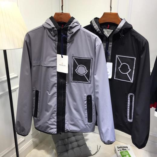 点此购买 Moncler 蒙口男士连帽X Craig Green雨衣夹克外套 知名 101323 商品图0