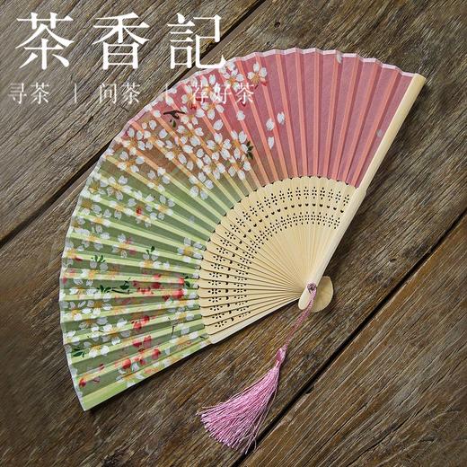 茶香记 古风樱花女扇 仿真丝折叠扇  舞蹈扇 头青竹骨 经久耐用 商品图2