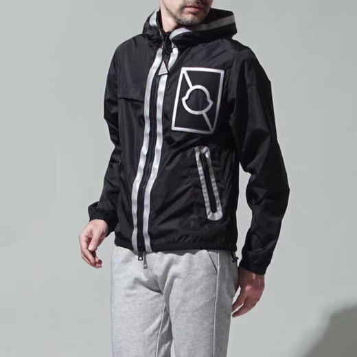 点此购买 Moncler 蒙口男士连帽X Craig Green雨衣夹克外套 知名 101323 商品图2