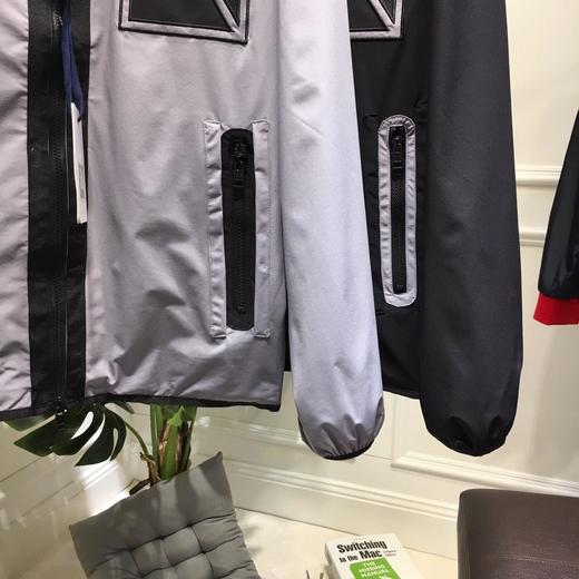 点此购买 Moncler 蒙口男士连帽X Craig Green雨衣夹克外套 知名 101323 商品图7