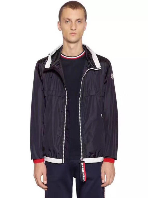 点此购买 Moncler 蒙口男士连帽X Craig Green雨衣夹克外套 知名 101323 商品图3