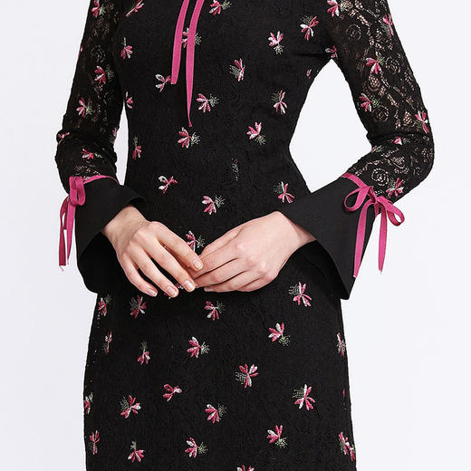 EITIE爱特爱女装早秋褶皱丝带系领收腰包臀一步裙蕾丝裙C1807118 商品图4