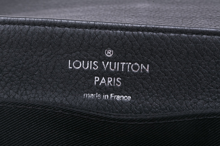 a  louis vuitton 路易威登 lv lockme 黑色荔枝纹牛皮手提肩背包 带