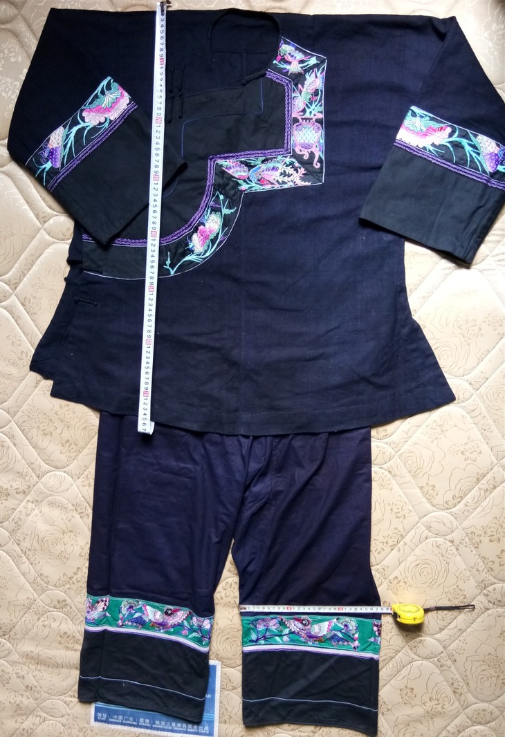 全手工苗族刺绣,约9成新未下水洗过,老绣片,套装1268元/如拆开上衣
