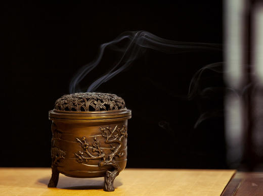 松梅竹三足铜香炉 商品图3