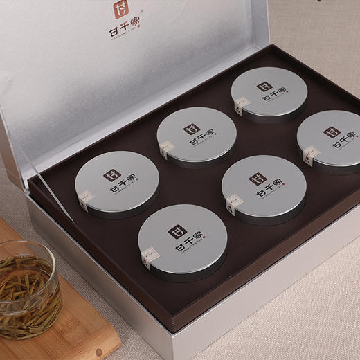 2018年银罐▪白毫银针（礼盒装） 商品图2