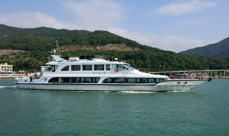 公司以海洋旅游资源为依托,以"海上看盐田"的旅游观光专案为基础,公司