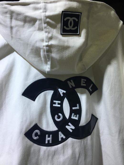 点此购买 Chan*l 日本复古连帽白色轮廓牛仔衣 102752 太古 商品图14