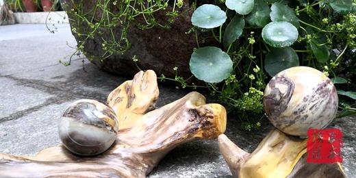 围棋周边产品缅甸软七彩玉围棋手玩 围棋保健球 2只一对 含实木底 商品图3