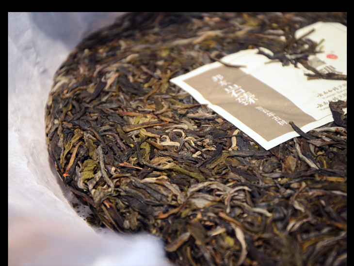 云南白药天颐茶品醉春秋邦东岩臻普洱茶生茶紧压茶357g正品包邮