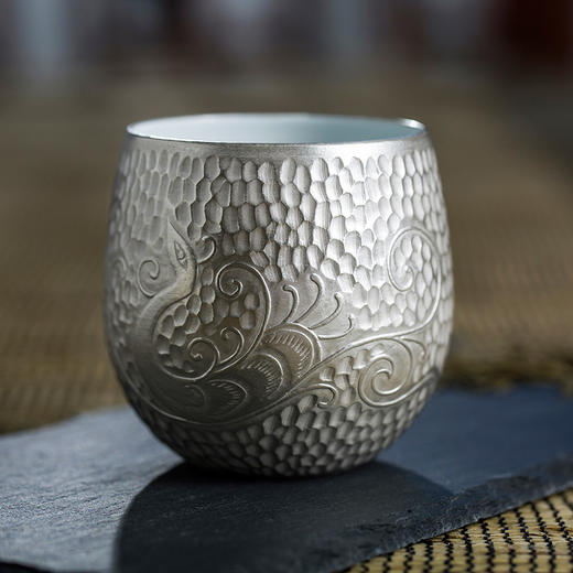 锤纹银釉龙凤杯 商品图4