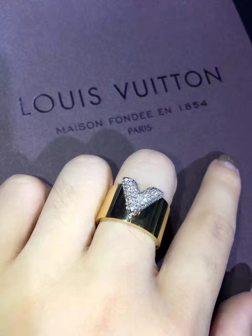 lv满钻v手镯戒指
