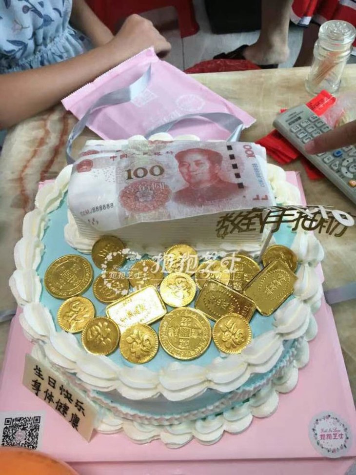 世界上最贵的蛋糕用4000多颗宝石装饰