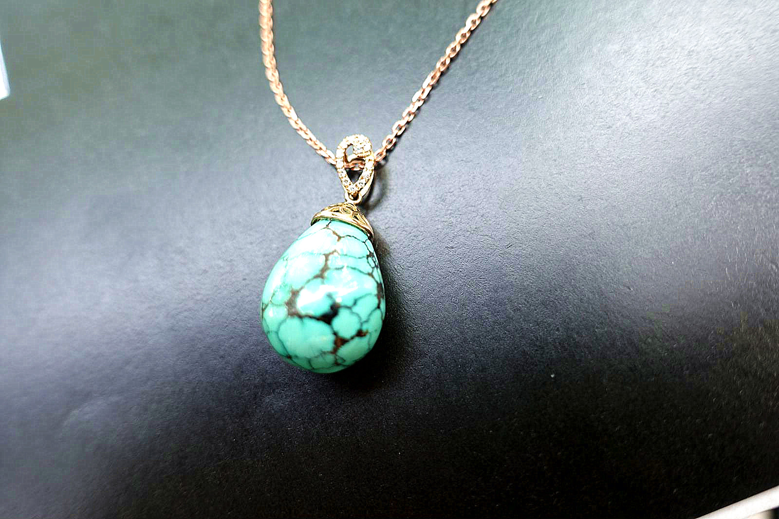 绿松石金镶嵌钻石水滴型精致挂件