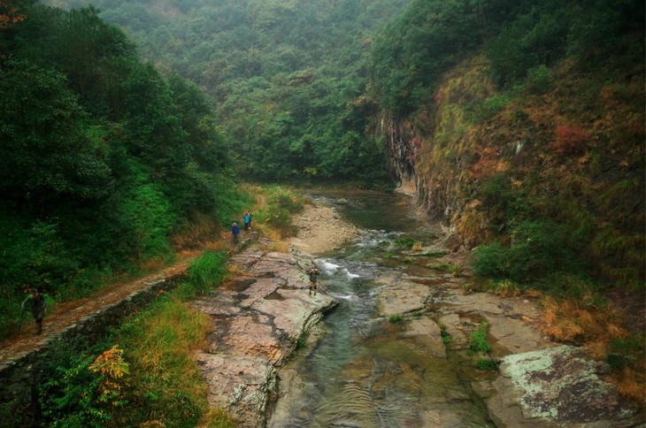 10/4-5 新昌镜岭丹霞古道徒步,外婆坑少数民族村土灶烧饭