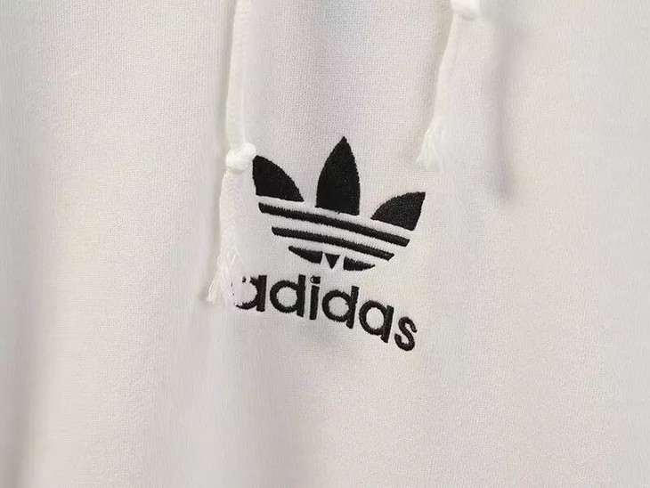 adidas阿迪达斯18最新款秋装连帽卫衣 经典的三条杠搭配阿迪刺绣 logo