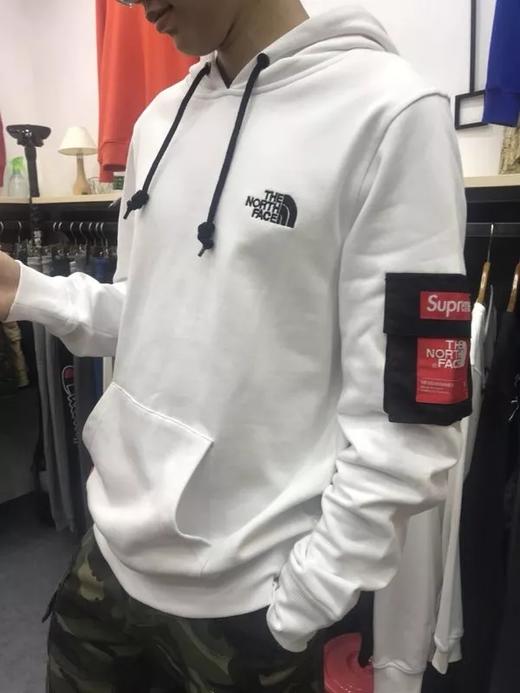 网红达人款：北面&SUP联名甩帽卫衣   MWY52168 商品图0