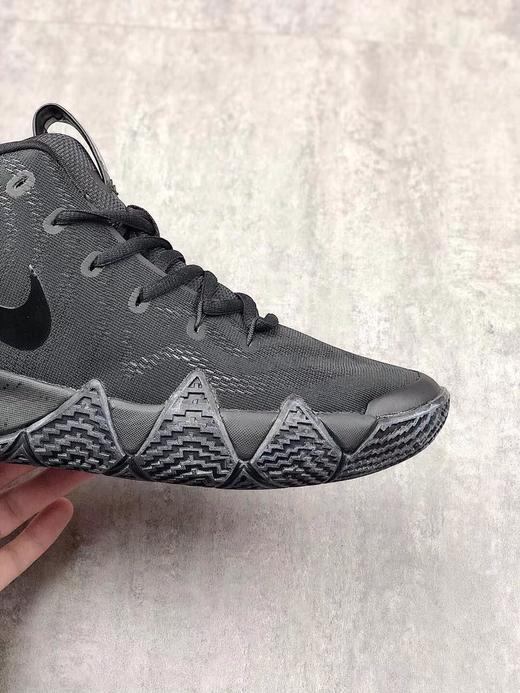 点此购买  Nike Kyrie 4NCAA 欧文 黑金德鲁大叔 商品图2