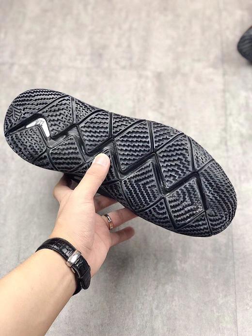 点此购买  Nike Kyrie 4NCAA 欧文 黑金德鲁大叔 商品图6