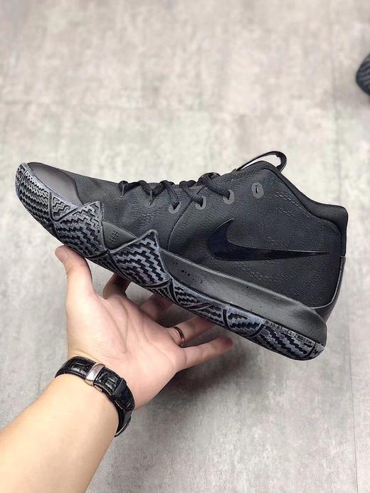 点此购买  Nike Kyrie 4NCAA 欧文 黑金德鲁大叔 商品图4