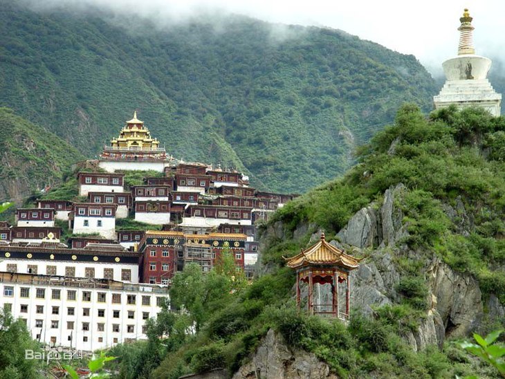 扎基拉姆庙 财神甘露丸 白玉寺 位于四川省甘孜藏族自治州白玉县城