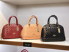 新款！Coach outlet 浮雕logo小号贝壳包 商品缩略图0