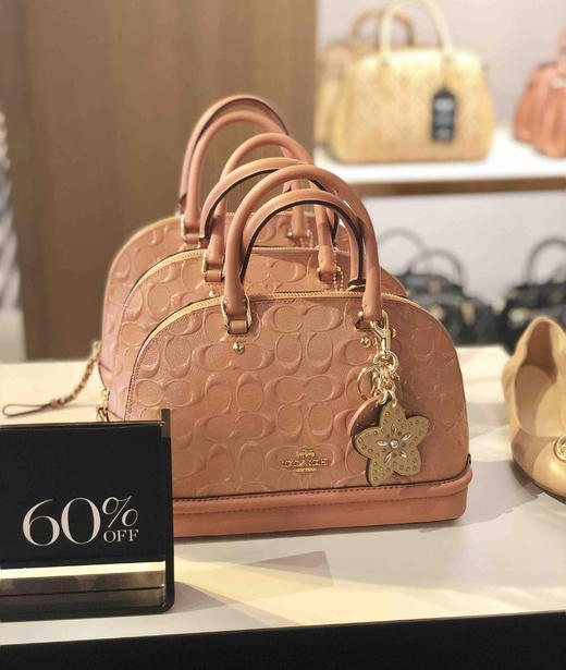 新款！Coach outlet 浮雕logo小号贝壳包 商品图2