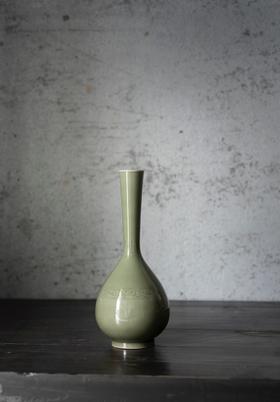 刘杰 · 长颈瓶