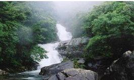<买一送一，门票及早晚餐全含2220宁国皖南川藏—青龙湖储家滩、华东大裂谷、夏霖九天银瀑、恩龙世界木屋村民俗情表演2日> 商品图1