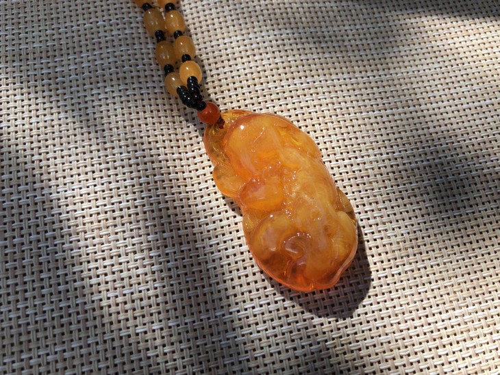 天然冰彩橘色玉髓吊坠女款玉坠子玉石毛衣项链雕刻的栩栩如生 链子