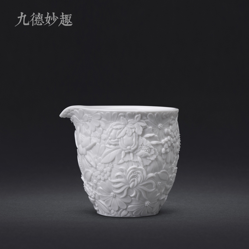 去雕刻白玉公杯