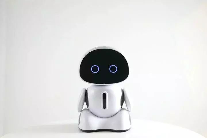 101934 全球通智能语音互动陪伴机器人 给孩子请个机器人老师 让孩子