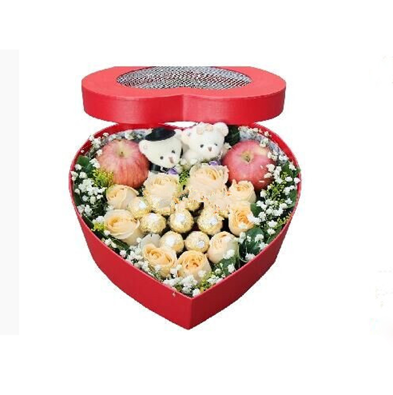 炙热幸福  9支香槟色玫瑰，9颗费列罗巧克力，两个苹果（实物为准），外围点缀黄莺栀子叶，两只可爱小熊（店内实物为 心形精美礼盒（1271）