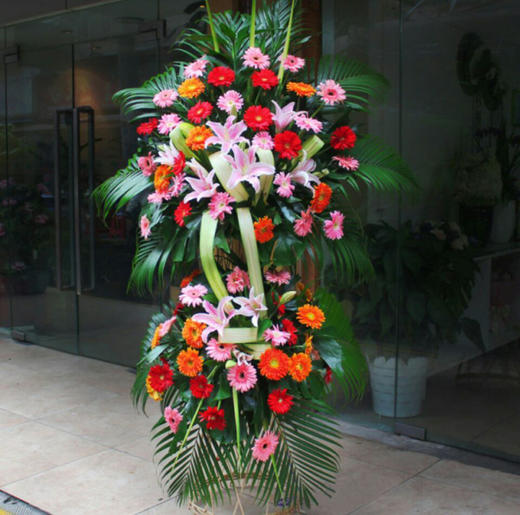 鸿图大展－开业花篮一个 温馨提示：出售价格为1个花篮    40朵各色芙兰，6朵百合(1462) 商品图0