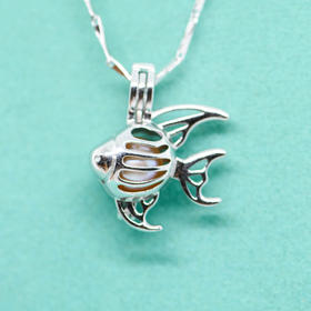 镂空蝙蝠鱼珍珠吊坠项链 Puri Blue