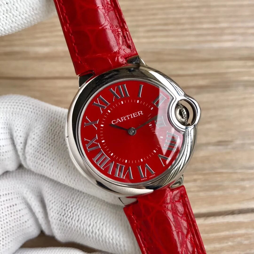 3、卡地亚有红色皮表带的手表吗？ 