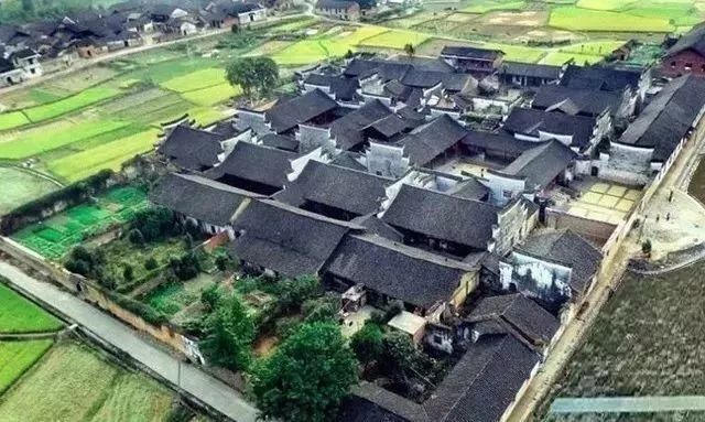 其中又以商铺为主,基本为木质结构建筑 零陵周家大院 周家大院古建筑