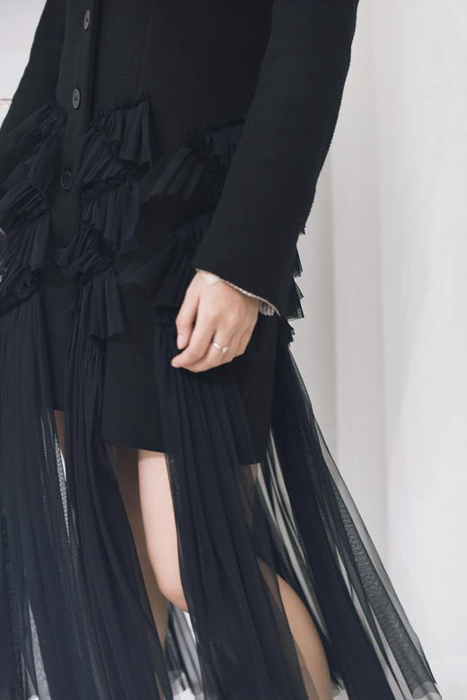 AtelierMissLu / Nicholas 黑色装饰拼纱羊毛大衣 商品图7